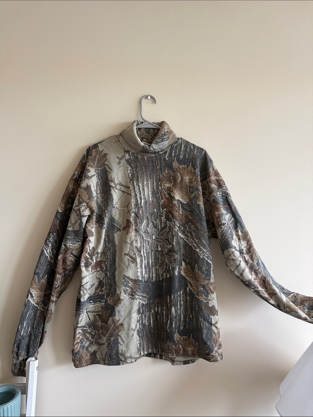 Vintage Camouflage Turtleneck RealTree Pullover in Brown & Green